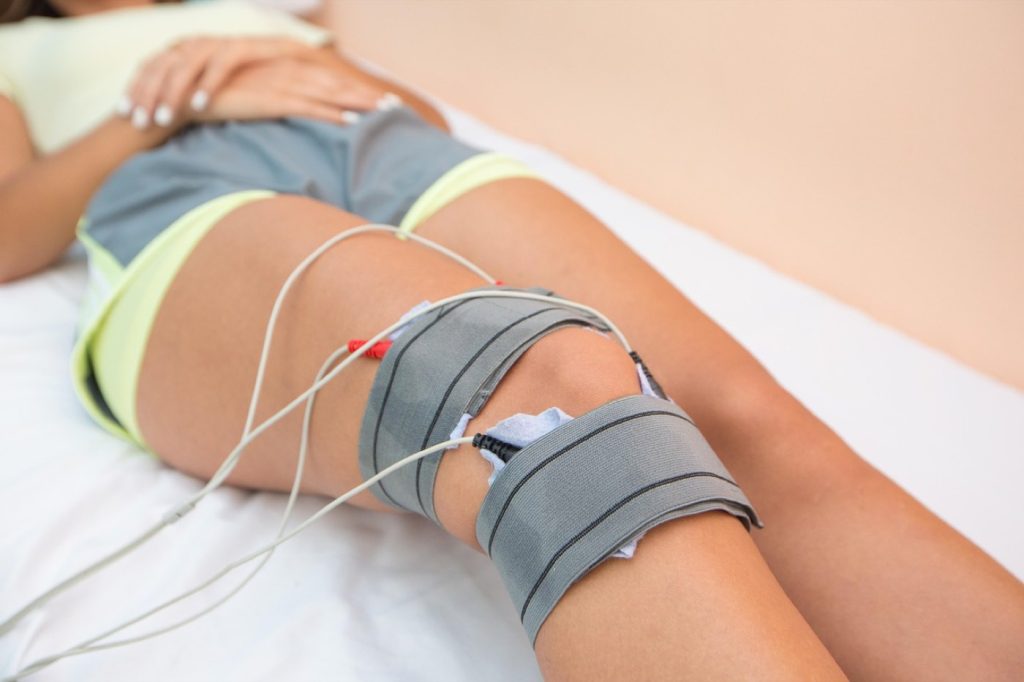 Comparatif rééducation après entorse ou micro‑déchirure du genou